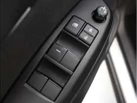 Toyota Yaris Cross (2024) thumbnail 12