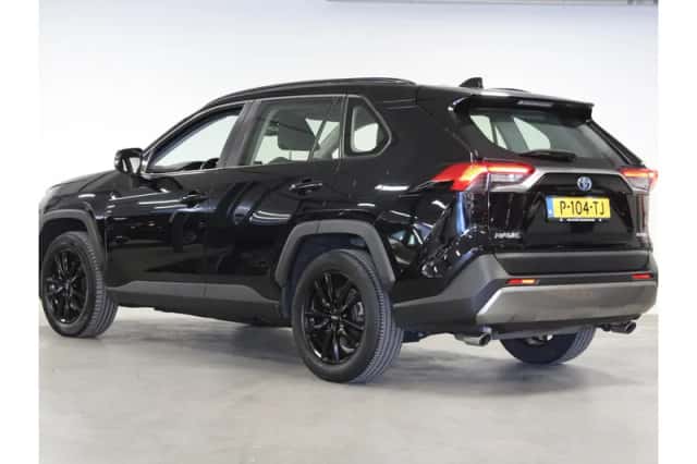 Toyota RAV4 (2022) thumbnail 2