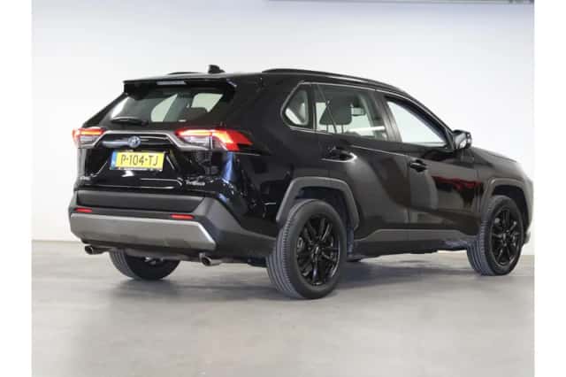 Toyota RAV4 (2022) thumbnail 3