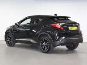Toyota C-HR (2016) thumbnail 2