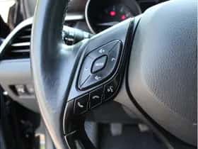 Toyota C-HR (2016) thumbnail 13