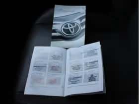 Toyota C-HR (2016) thumbnail 23