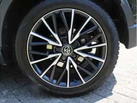 Toyota C-HR (2016) thumbnail 7