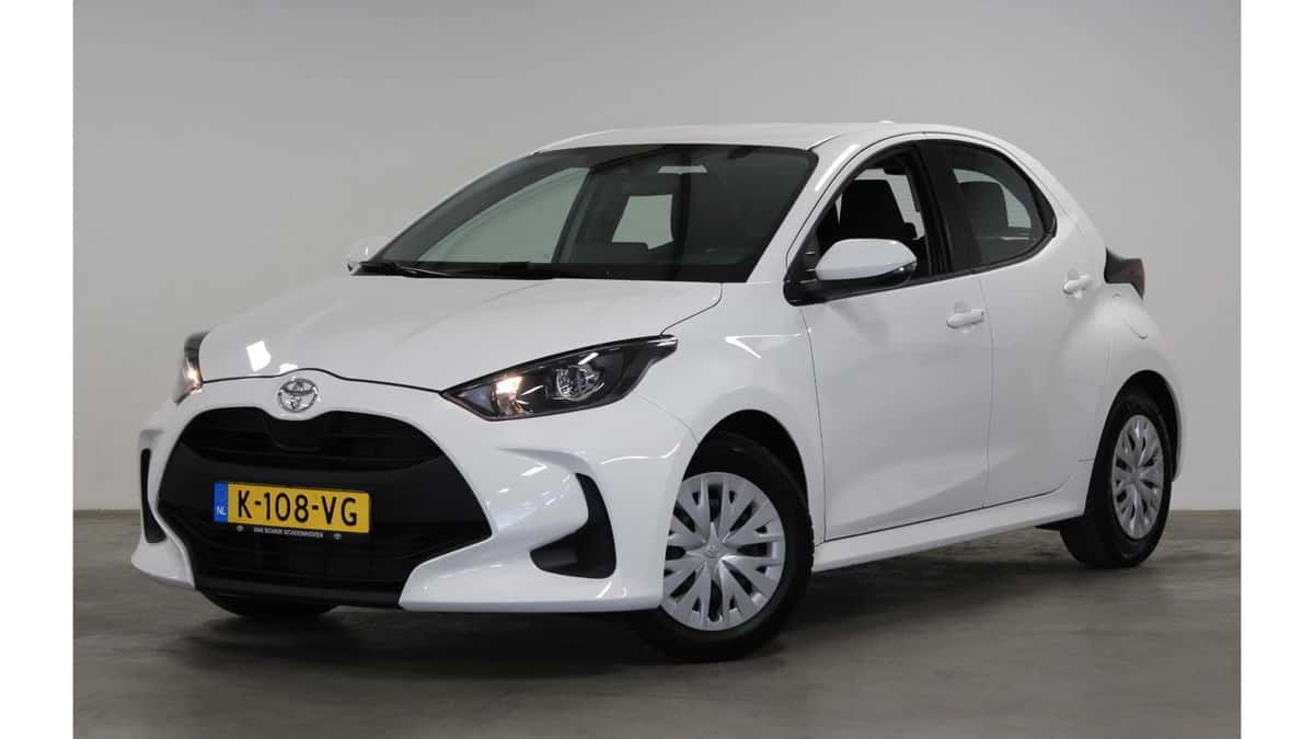 Toyota Yaris (2021) — foto 1