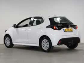 Toyota Yaris (2021) thumbnail 2
