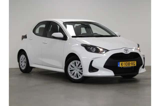 Toyota Yaris (2021) thumbnail 4