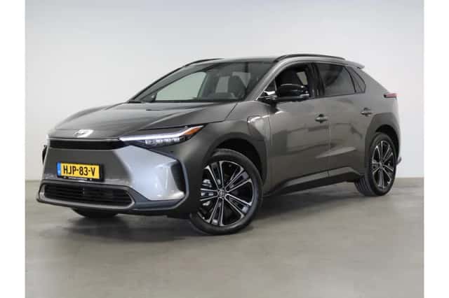 Toyota bZ4X (2025) thumbnail 1
