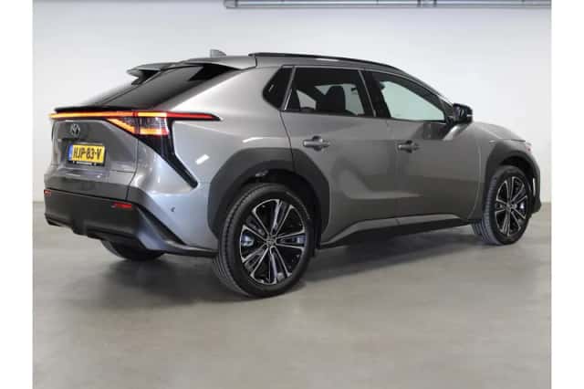 Toyota bZ4X (2025) thumbnail 3
