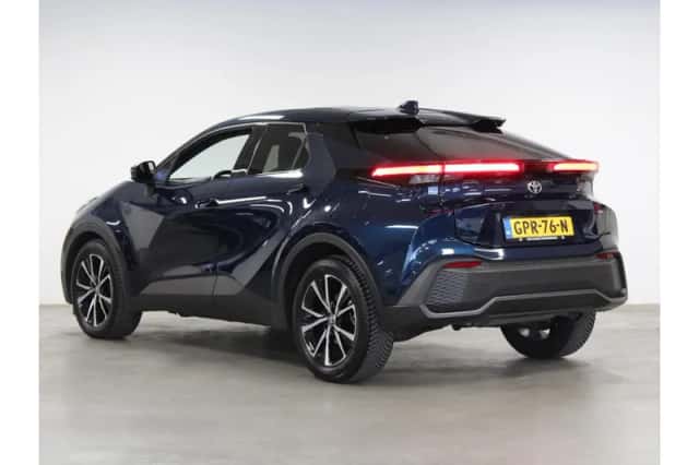 Toyota C-HR (2024) thumbnail 2