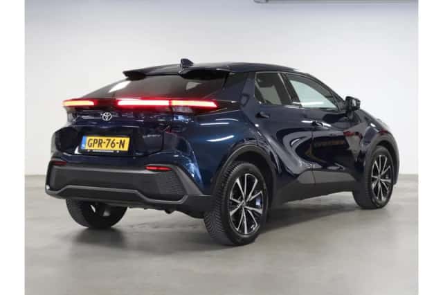 Toyota C-HR (2024) thumbnail 3