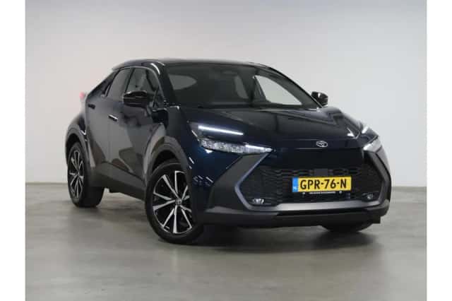 Toyota C-HR (2024) thumbnail 4