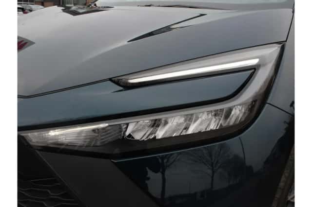 Toyota C-HR (2024) thumbnail 5