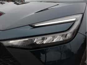 Toyota C-HR (2024) thumbnail 5