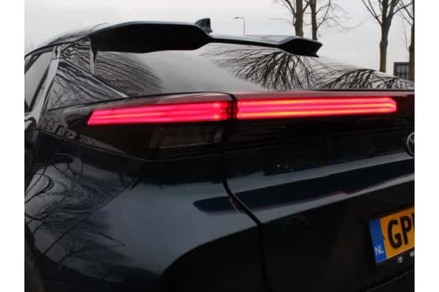 Toyota C-HR (2024) thumbnail 6