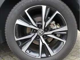 Toyota C-HR (2024) thumbnail 7