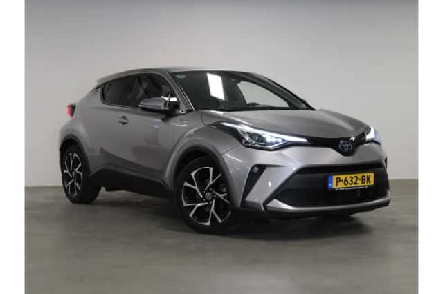 Toyota C-HR (2022) thumbnail 4