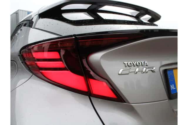 Toyota C-HR (2022) thumbnail 6