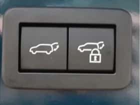 Toyota C-HR (2024) thumbnail 24