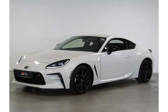 Toyota GR86 (2023) thumbnail 2