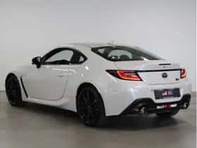 Toyota GR86 (2023) thumbnail 3
