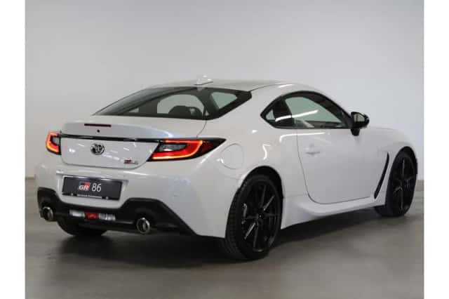 Toyota GR86 (2023) thumbnail 4