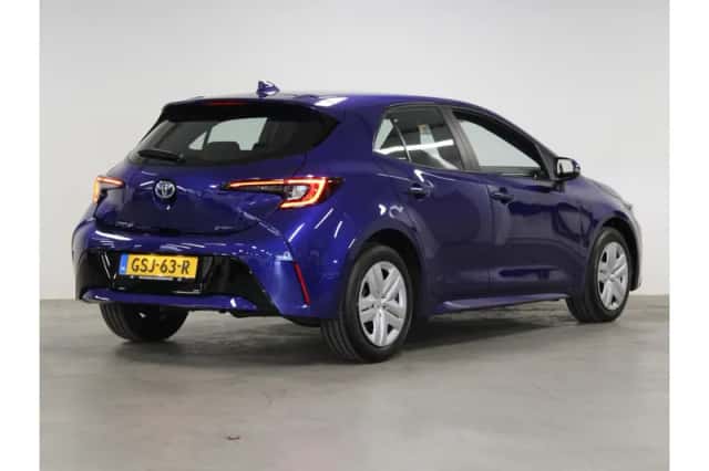 Toyota Corolla (2024) thumbnail 3