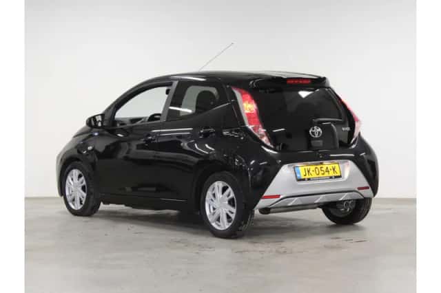 Toyota Aygo (2016) thumbnail 2