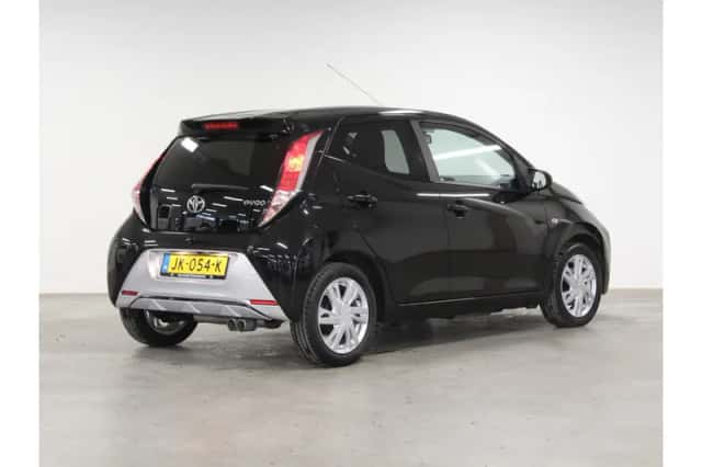 Toyota Aygo (2016) thumbnail 3