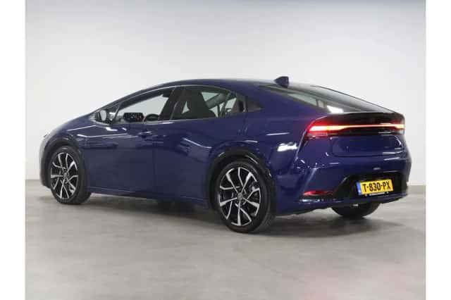 Toyota Prius (2023) thumbnail 2