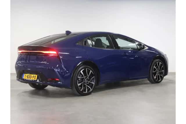 Toyota Prius (2023) thumbnail 3
