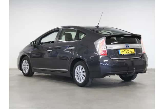 Toyota Prius (2014) thumbnail 2