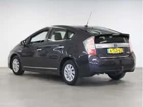 Toyota Prius (2014) thumbnail 2