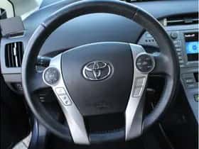 Toyota Prius (2014) thumbnail 12