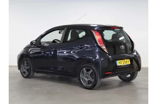 Toyota Aygo (2016) thumbnail 2