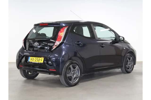 Toyota Aygo (2016) thumbnail 3