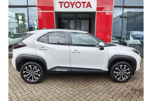 Toyota Yaris Cross (2024) thumbnail 4
