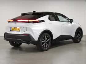 Toyota C-HR (2024) thumbnail 3