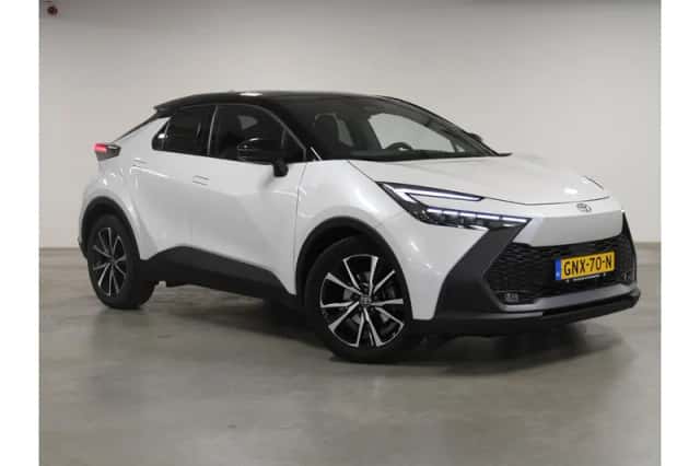 Toyota C-HR (2024) thumbnail 4