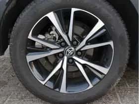 Toyota C-HR (2024) thumbnail 6