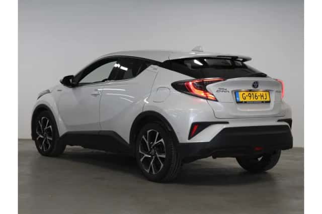 Toyota C-HR (2019) thumbnail 2
