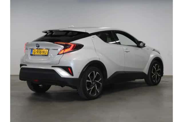 Toyota C-HR (2019) thumbnail 3