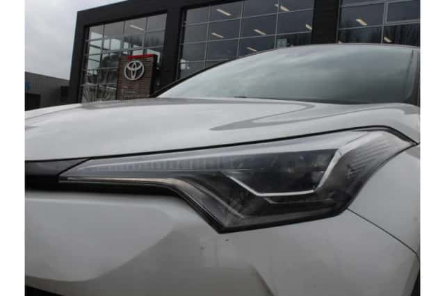 Toyota C-HR (2019) thumbnail 5