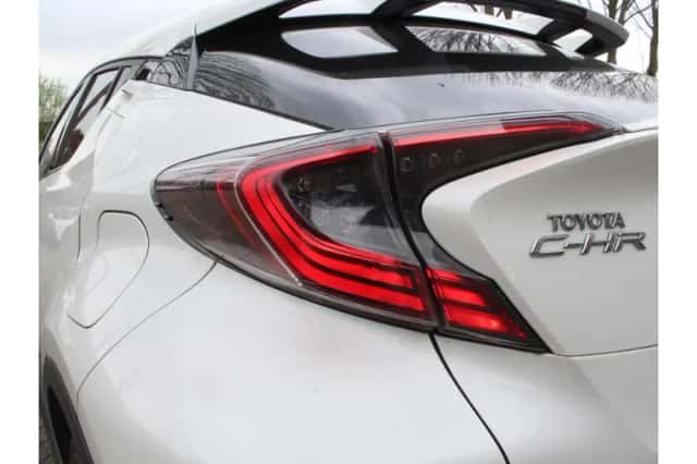 Toyota C-HR (2019) thumbnail 6