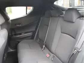 Toyota C-HR (2019) thumbnail 9