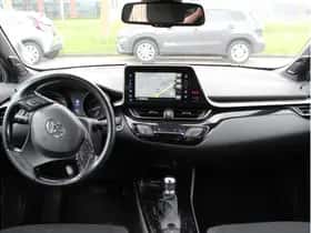 Toyota C-HR (2019) thumbnail 10