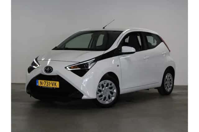 Toyota Aygo (2022) thumbnail 1