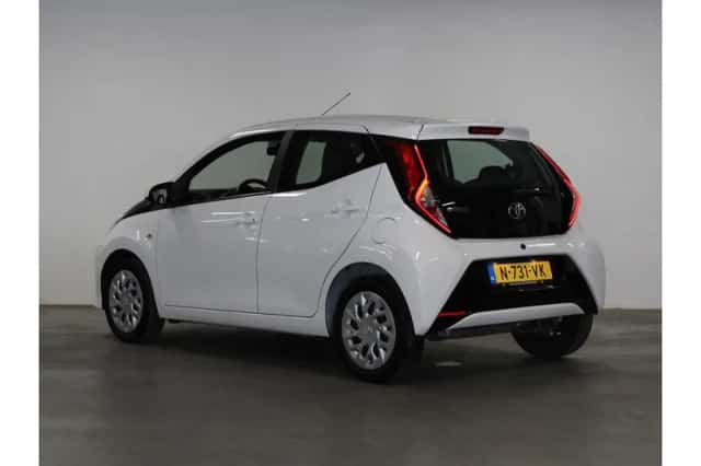Toyota Aygo (2022) thumbnail 2