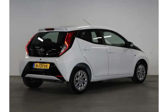 Toyota Aygo (2022) thumbnail 3