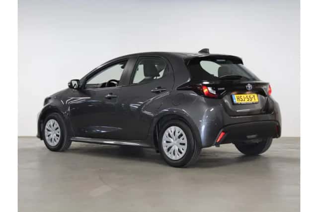 Toyota Yaris (2023) thumbnail 2