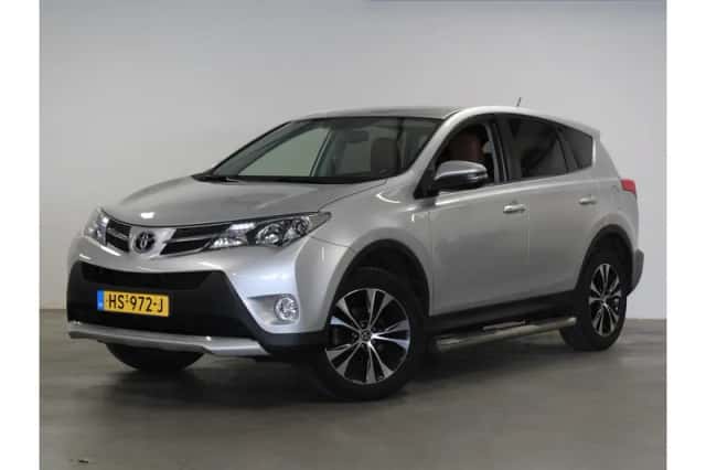 Toyota RAV4 (2016) thumbnail 1